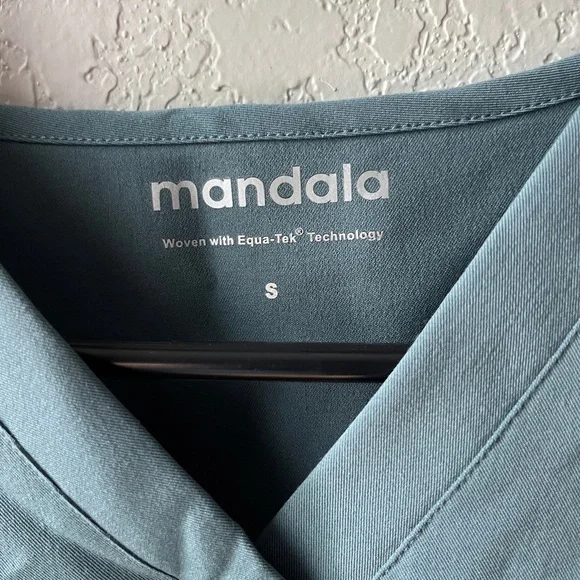 Mandala scrub top small - Picture 3 of 5